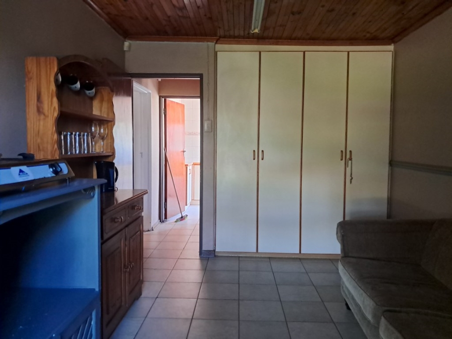 To Let 7 Bedroom Property for Rent in Humansdorp Eastern Cape